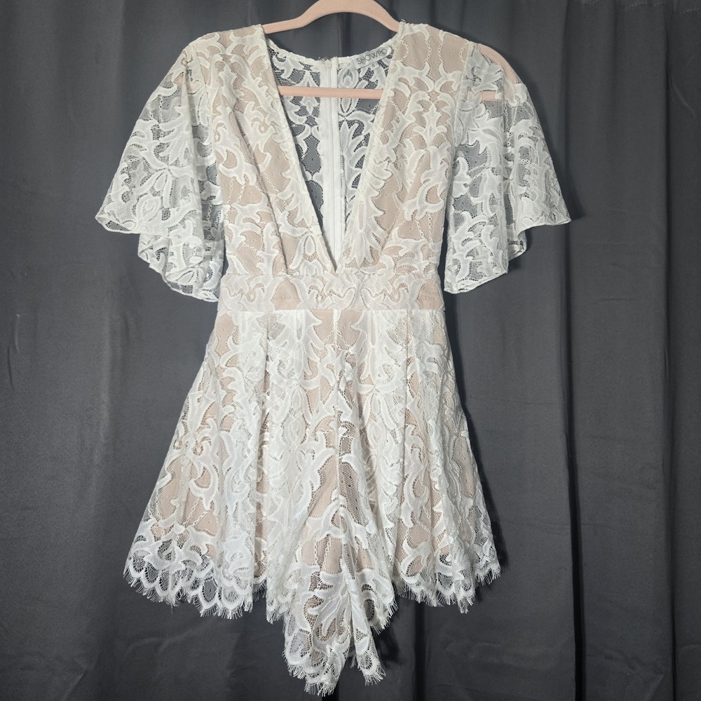 Showpo 'Break The Bar Deep V-neck White Lace Romper Playsuit Size 6